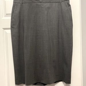Banana Republic stretch grey pencil skirt WITH POCKETS! Size 14